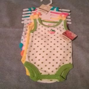 Carters  onesies 5 pieces multiple colors
